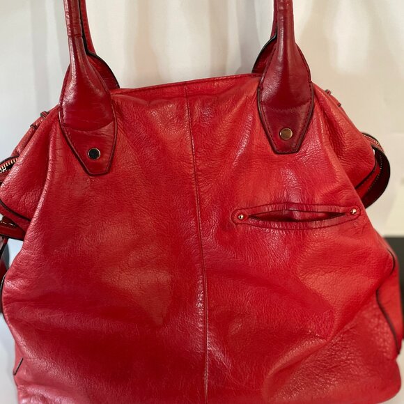 B Makowsky Extra Roomy Red Leather Shoulder Handbag W/Outside Cellphone Pocket - Picture 2 of 7
